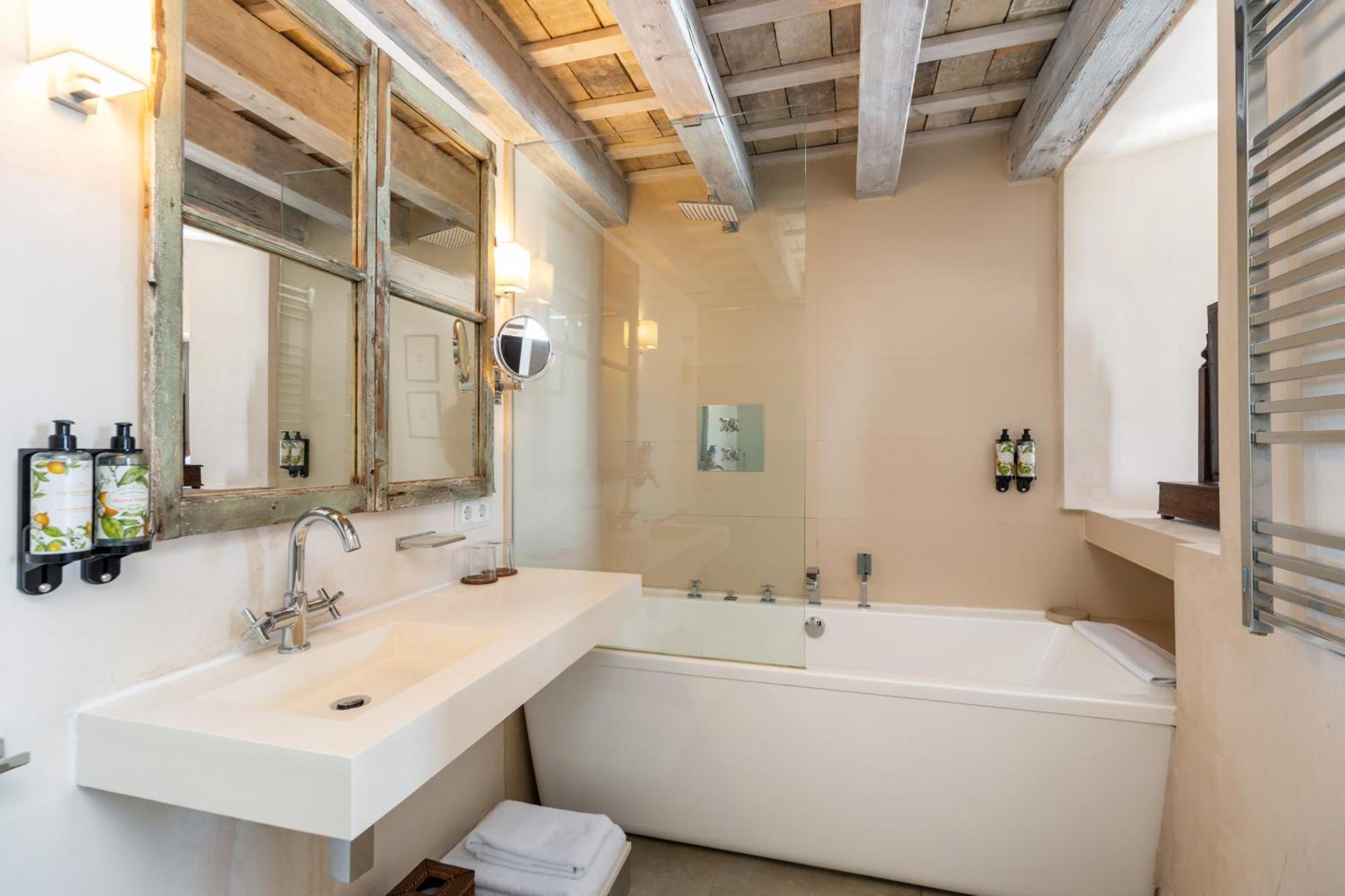 Hotel Boutique V Hotel 3*